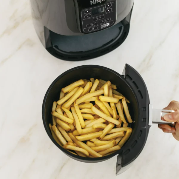 Ninja 4QT Air Fryer, Black, AF100WM - Image 3