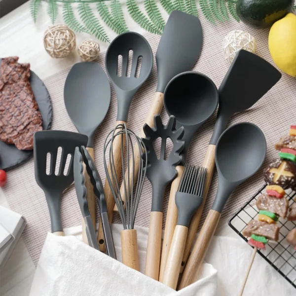 12PCS Silicone Kitchenware Non-Stick Cookware Kitchen Utensils Set Spatula Shovel Egg Beaters Wooden Handle Cooking Tool Set - Image 3